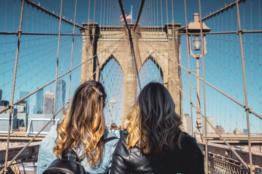 Two-girls-on-the-Brooklyn-Bridge