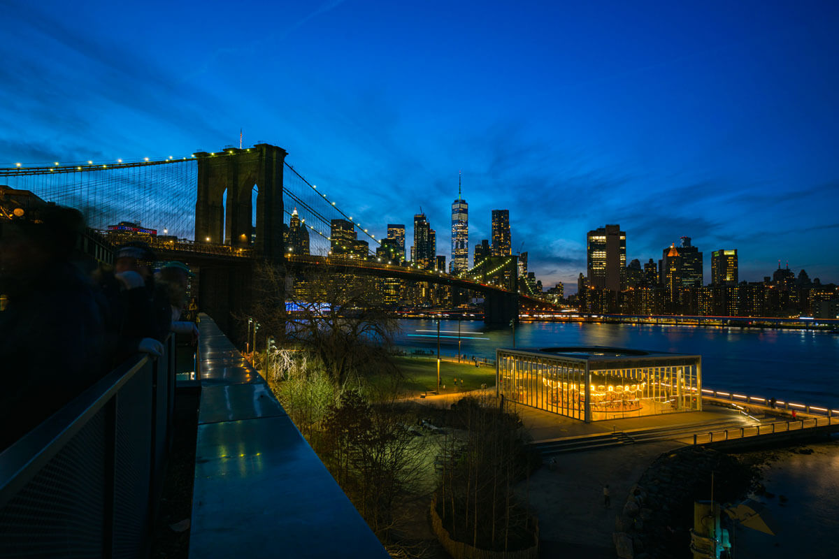 View-from-Timeout-Market-Rooftop-Bar-in-DUMBO-Brooklyn-at-Sunset