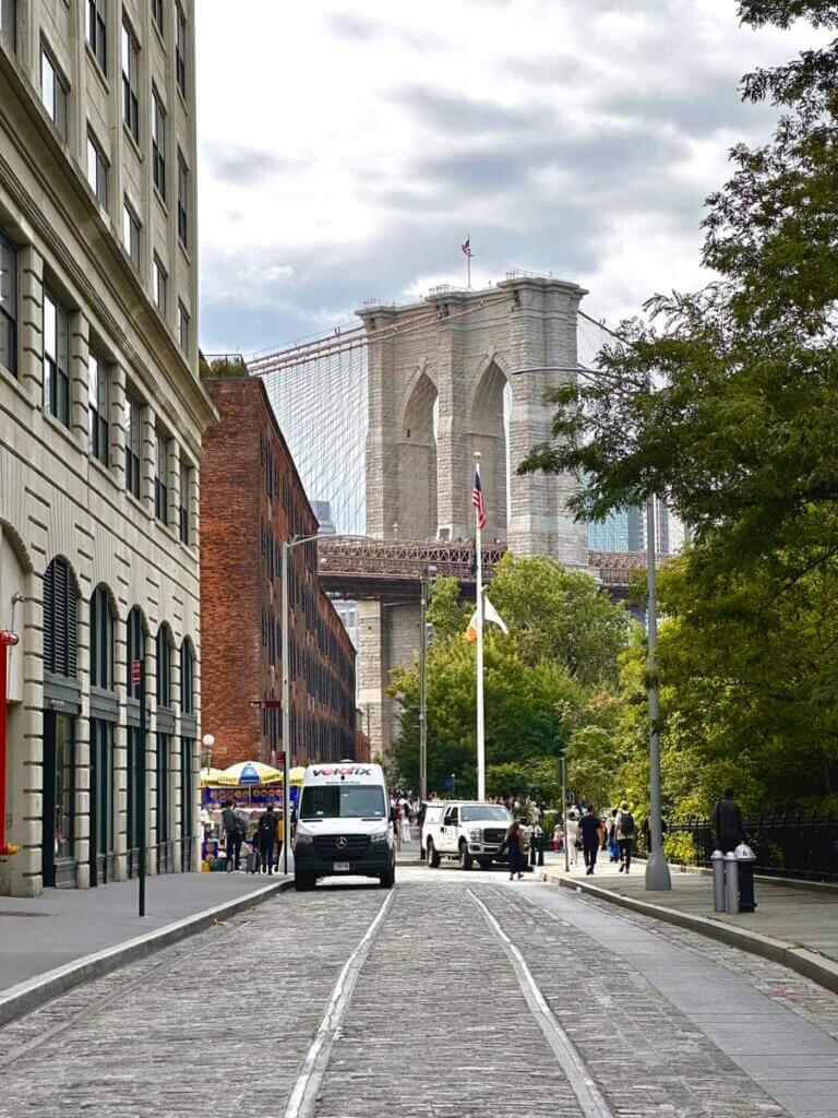 the-belgian-blocks-and-railroad-historic-streets-in-DUMBO-Brooklyn-with-view-of-the-Brooklyn-Bridge