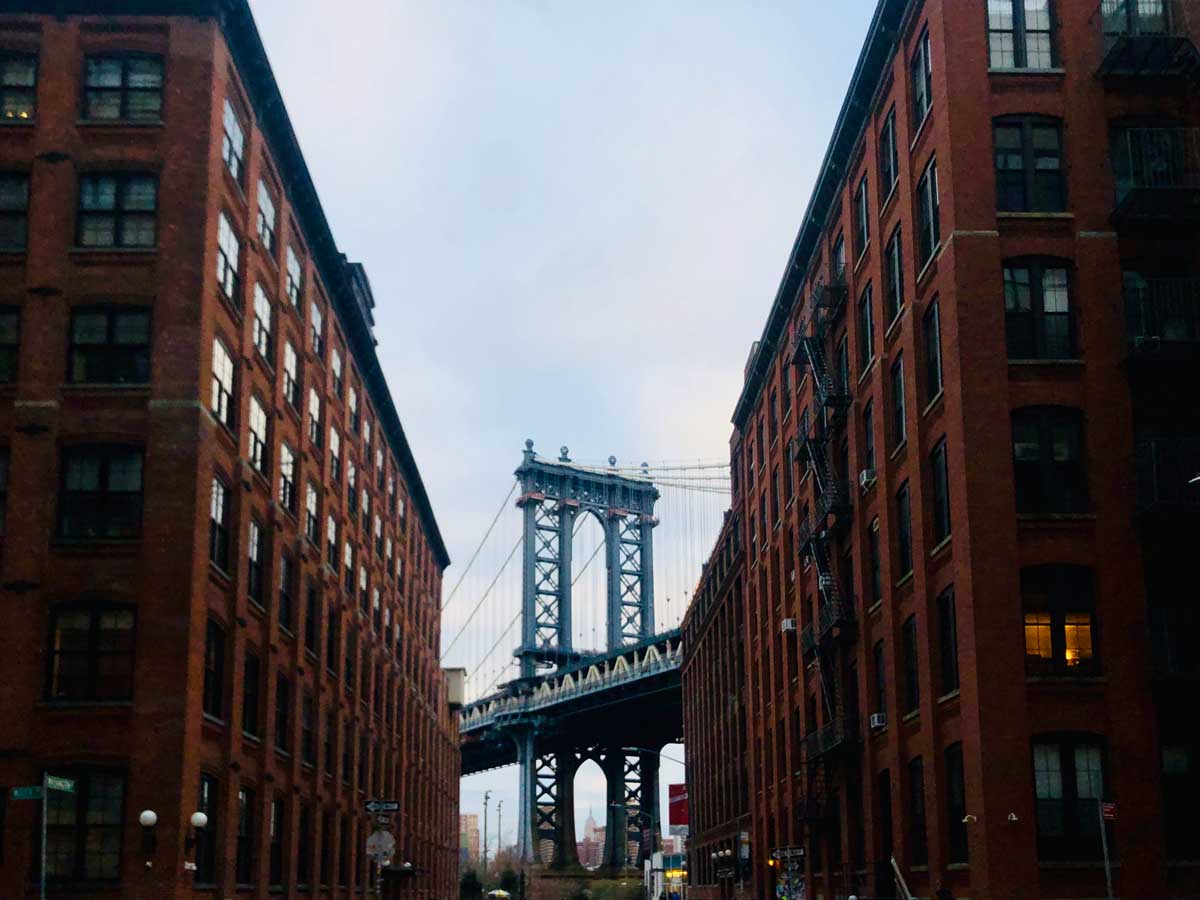 the-famous-view-of-Manhattan-Bridge-and-Empire-State-Buidling-in-DUMBO-Brooklyn-from-washington-and-front-streets
