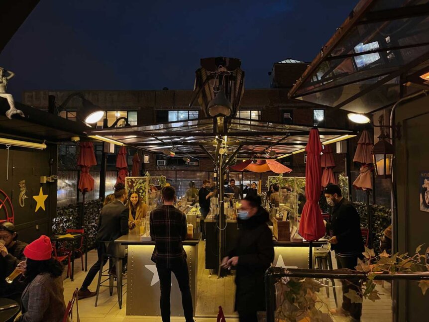 Best Williamsburg Rooftop Bars & Bars With AWESOME Views Your