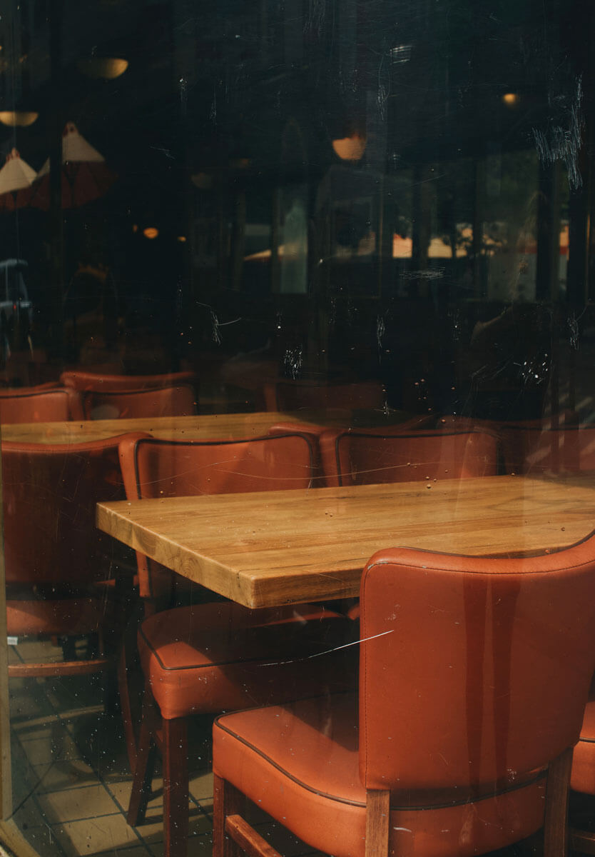 moody-photo-of-seating-in-Juniors-Cheesecake-in-Downtown-Brooklyn by Katie Hinkle