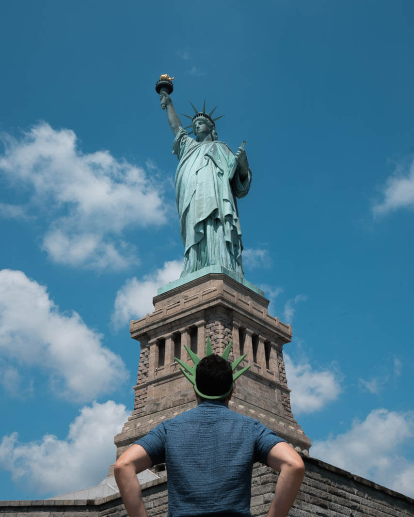 het Vrijheidsbeeld bekijken vanaf Liberty Island in NYC