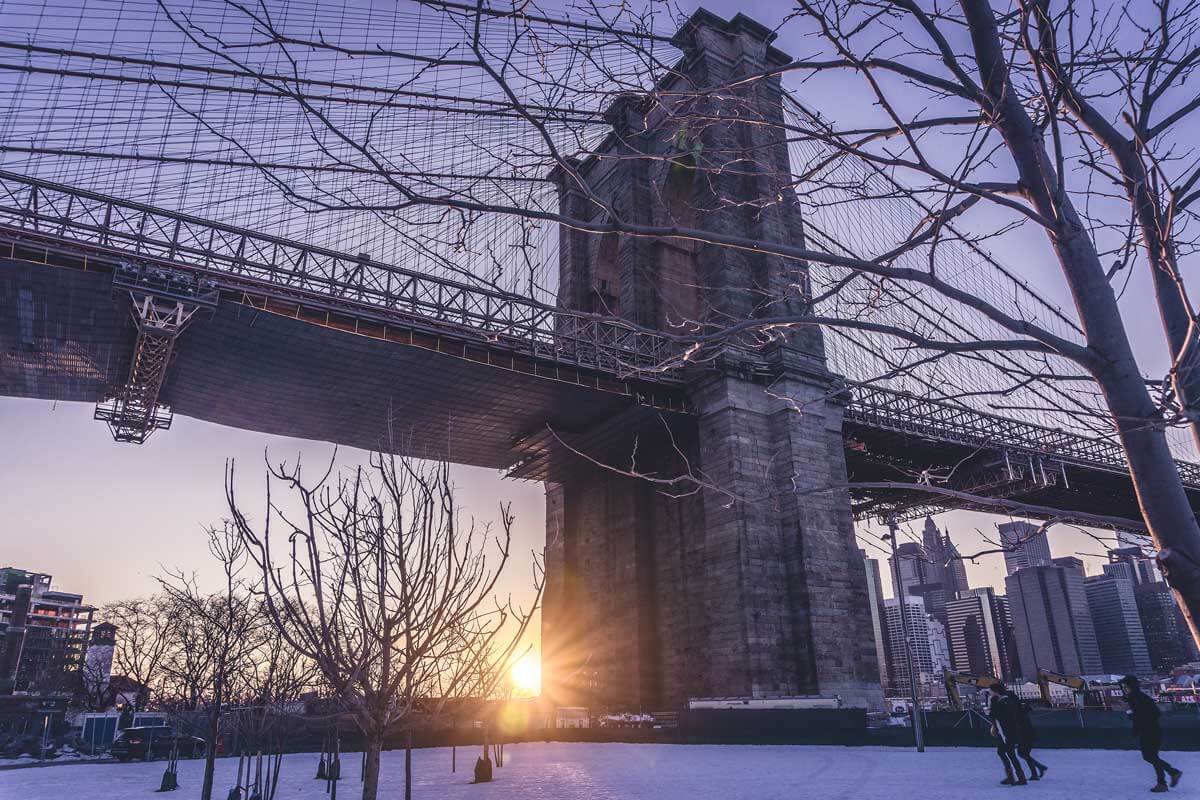 Brooklyn-Bridge-in-the-winter