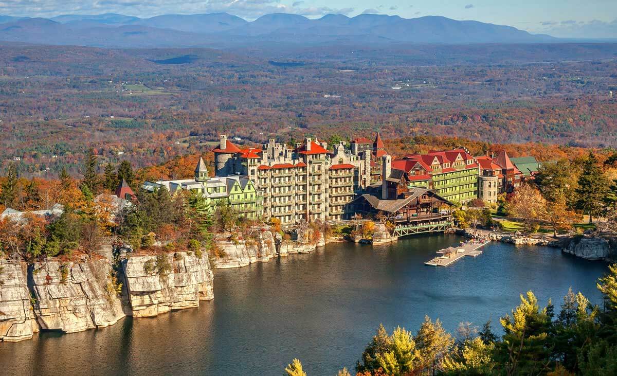 Mohonk_Castle-in-New-York-in-the-Fall-Signature-Shot