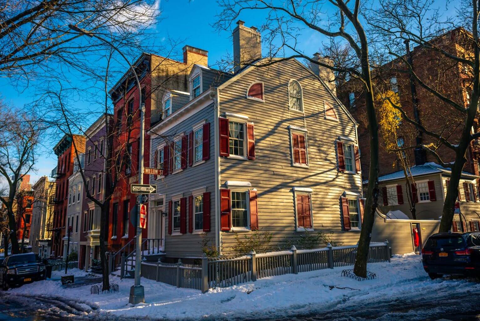 Side view of Middagh House in Brooklyn Heights