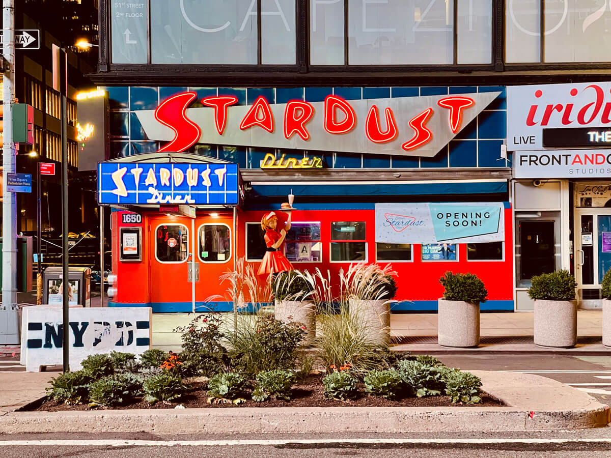 Ellens-Stardust-Diner-in-NYC