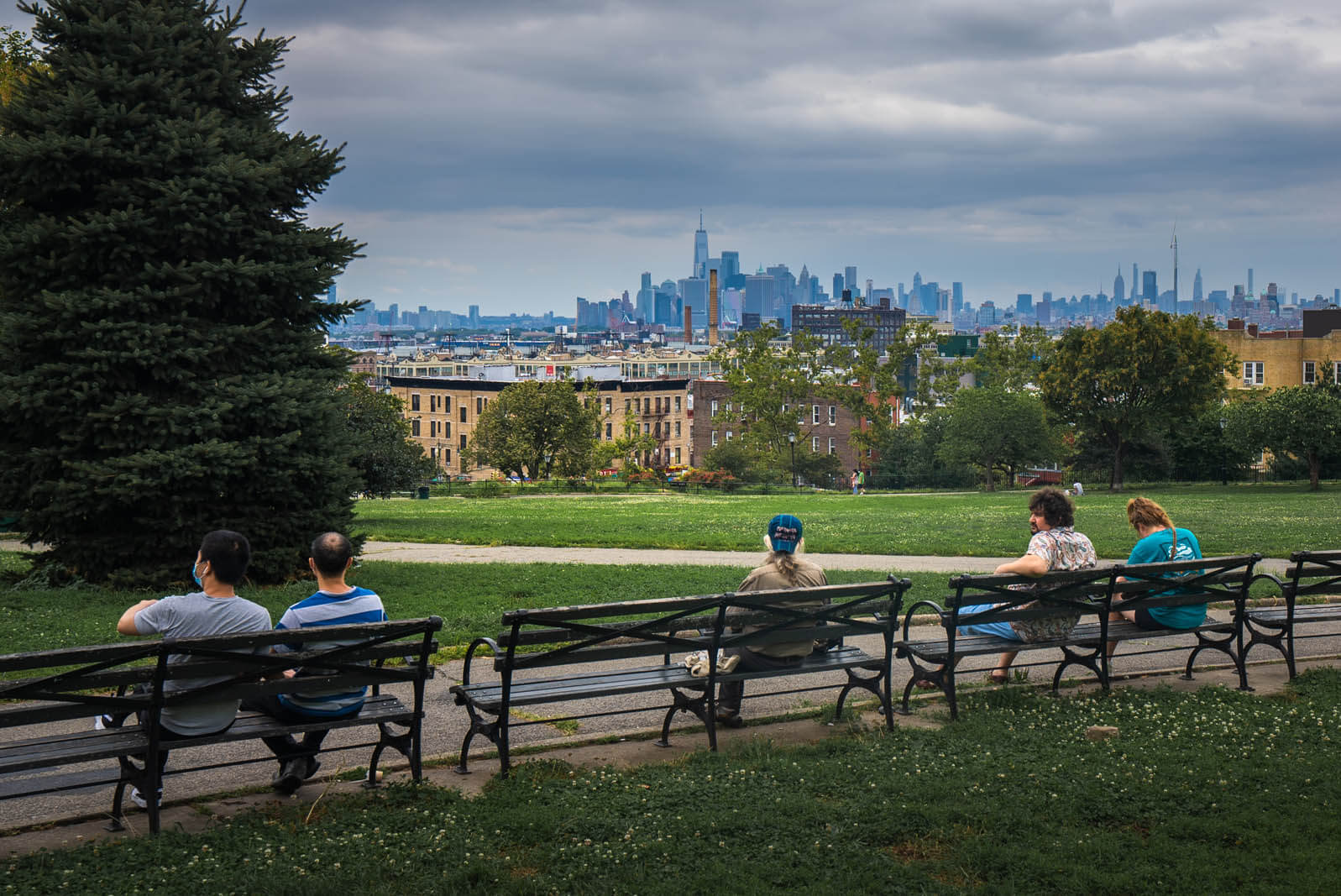 people enjoying the view of the lower manhattan skyline from sunset park in Brooklyn
