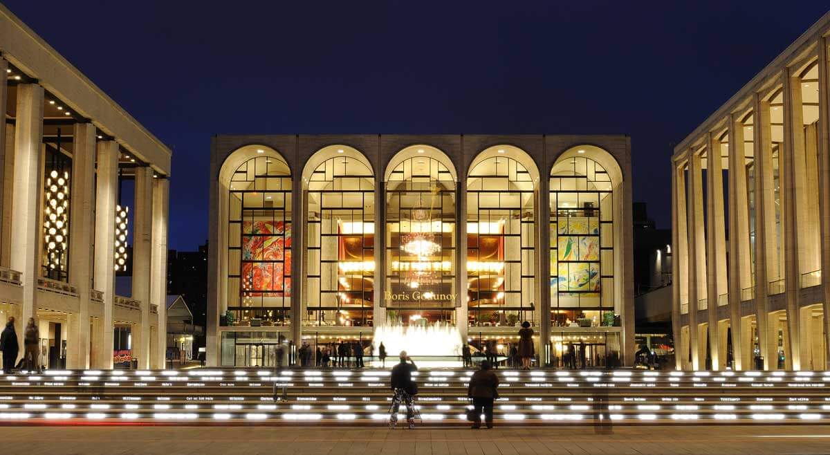 Metropolitan-Opera-House-at-Lincoln-Center-in-Manhattan-NYC