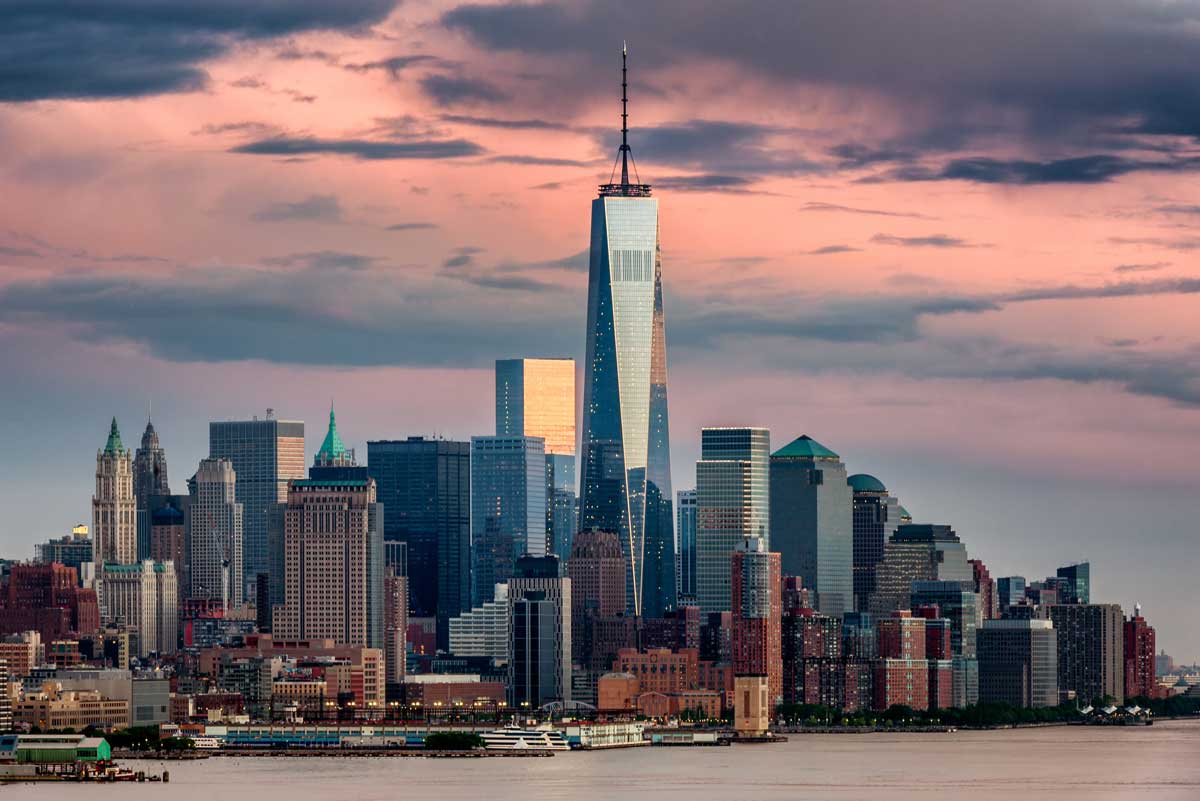 lower-manhattan-skyline-and-the-world-trade-center-at-sunset-in-NYC-