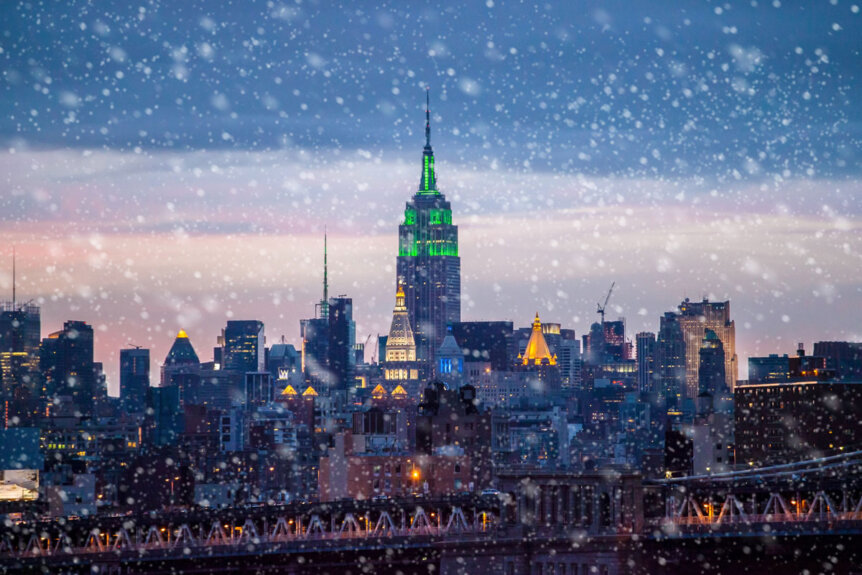 Empire-State-Building-and-NYC-skyline-in-the-snow