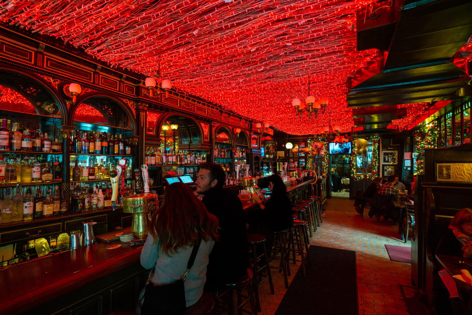 Interior of Petes Tavern in NYC for Christmas