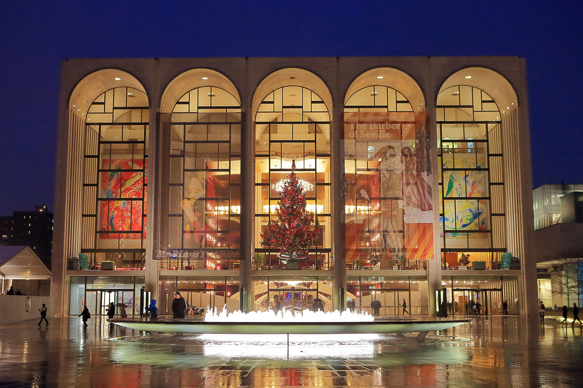 Lincoln-Center-at-Christmas-in-NYC