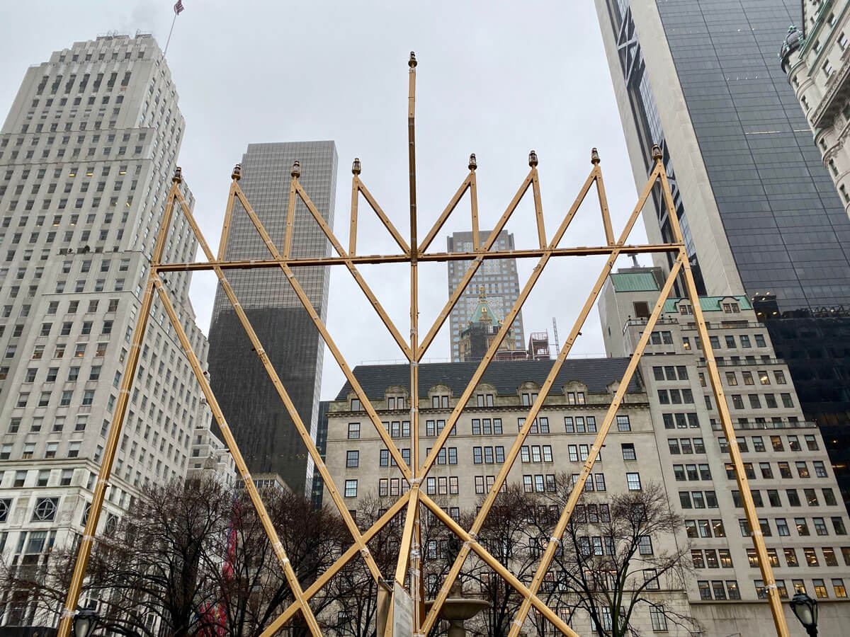 menorah-in-nyc-at-grand-army-plaza-in-manhattan