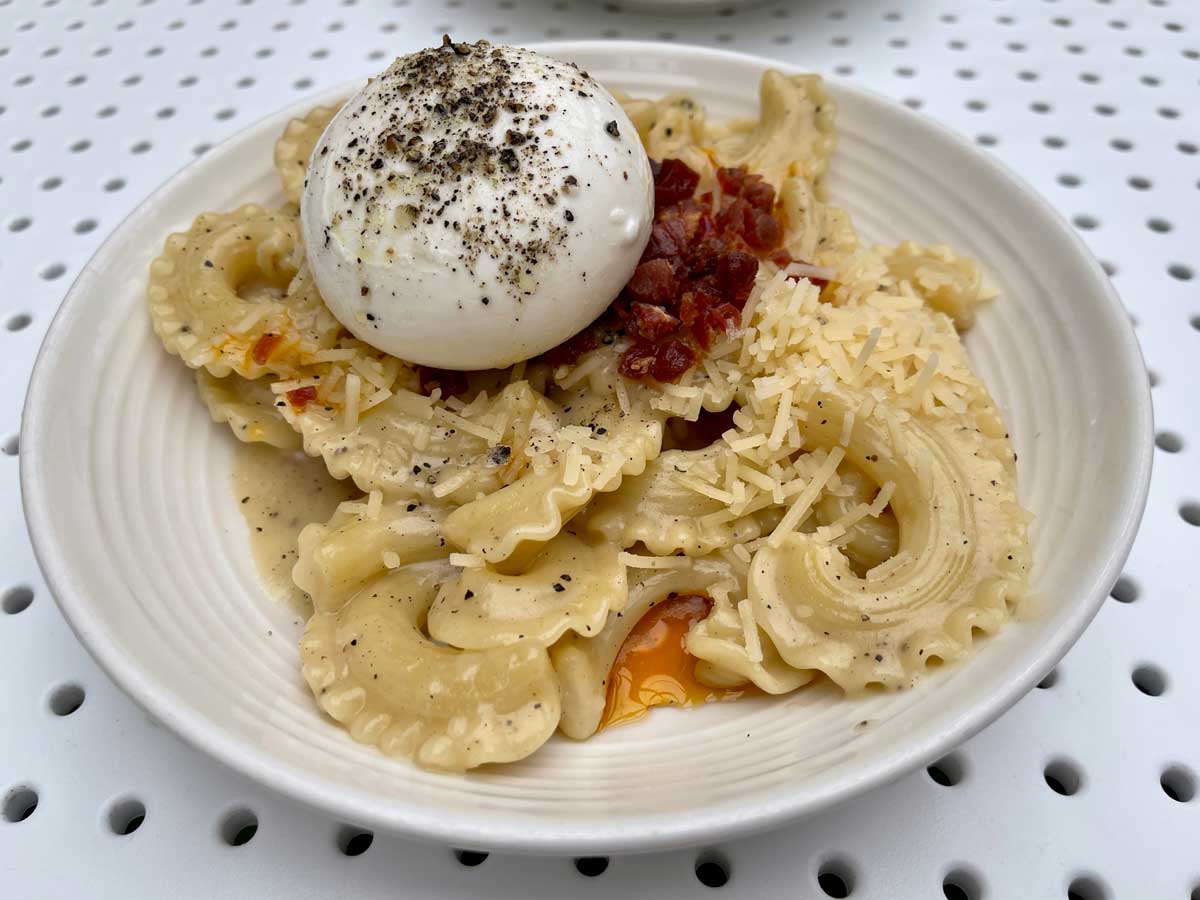 cacio-e-pepe-with-fresh-burrata-at-Pasta-Louise-restaurant-in-Park-Slope-Brooklyn