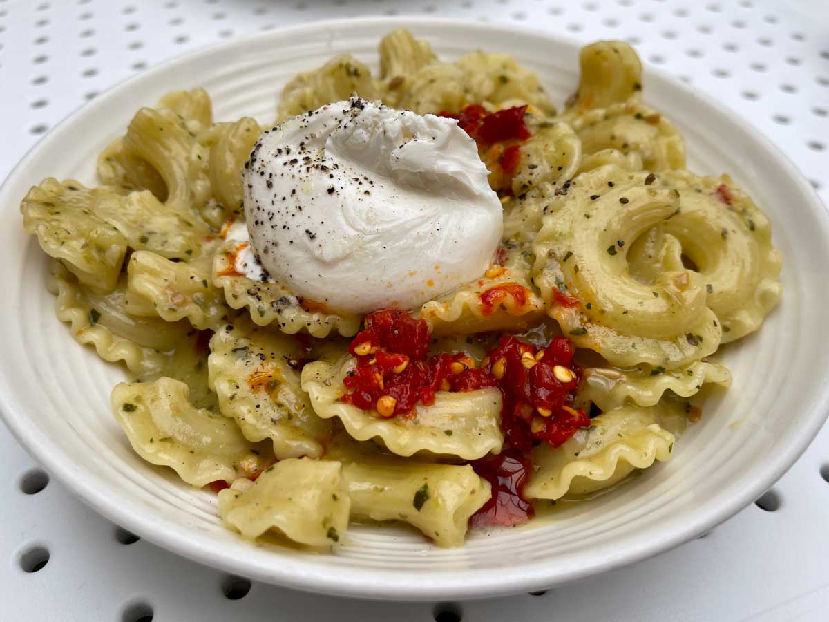 fresh-pasta-and-fresh-burrata-from-one-of-the-best-places-for-food-in-Park-Slope-at-Pasta-Louise