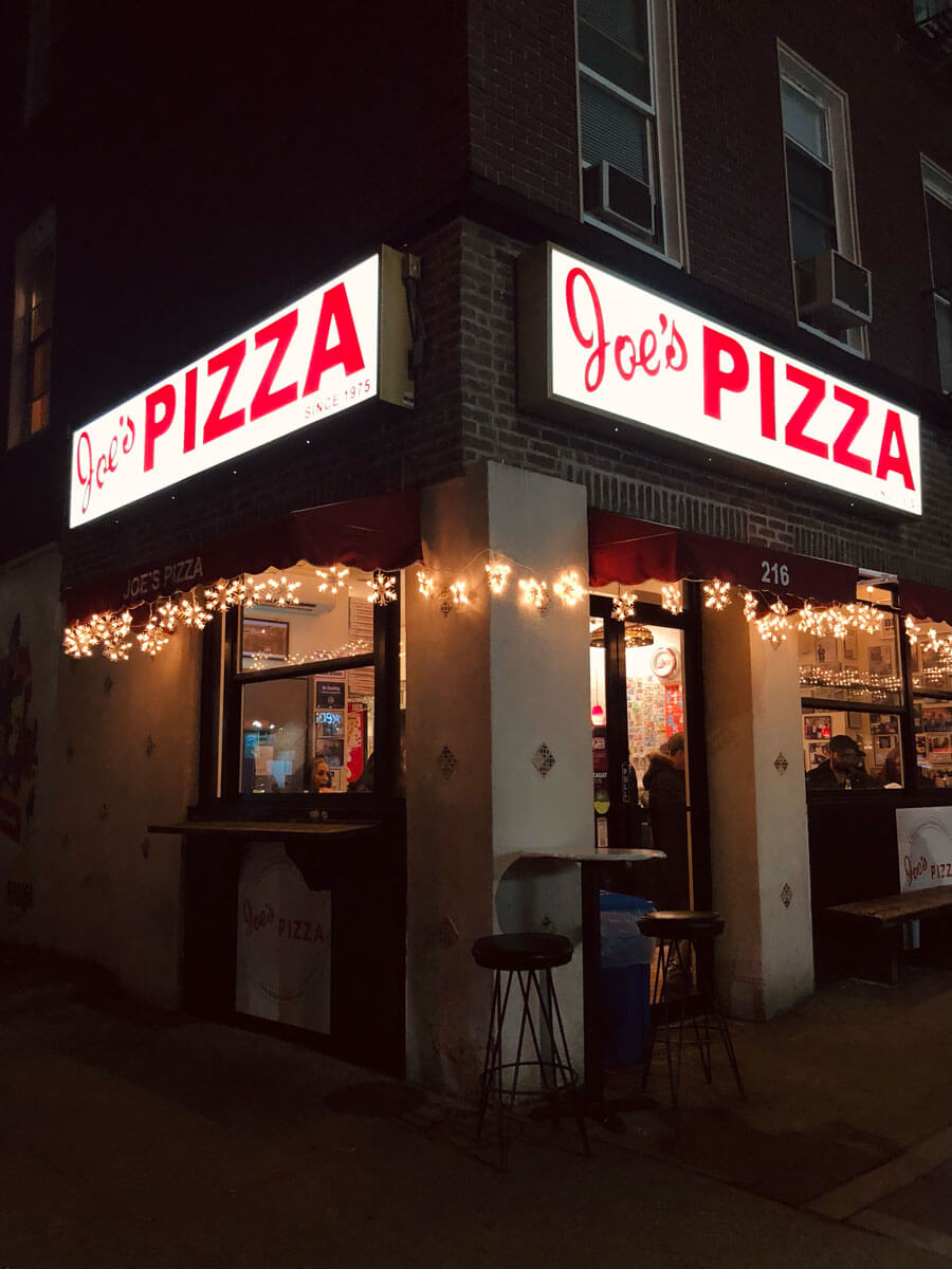 Joes-Pizza-storefront-in-Williamsburg-Brooklyn