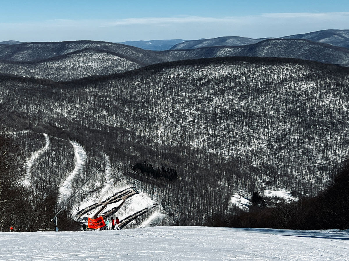 Plattekill-Mountain-ski-resort-in-Roxbury-New-York-during-the-winter-in-the-catskills