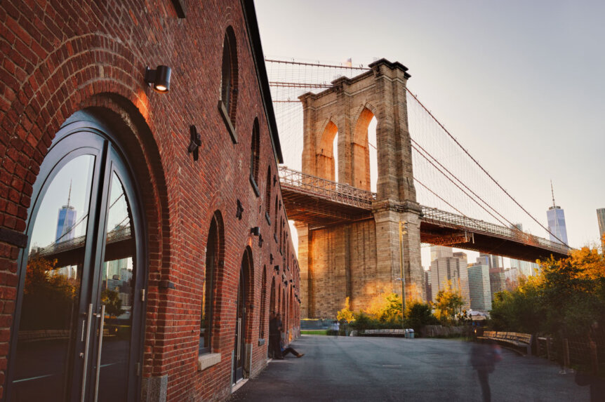 St-Annes-Warehouse-and-Brooklyn-Bridge-view-at-Brooklyn-Bridge-Park-in-DUMBO