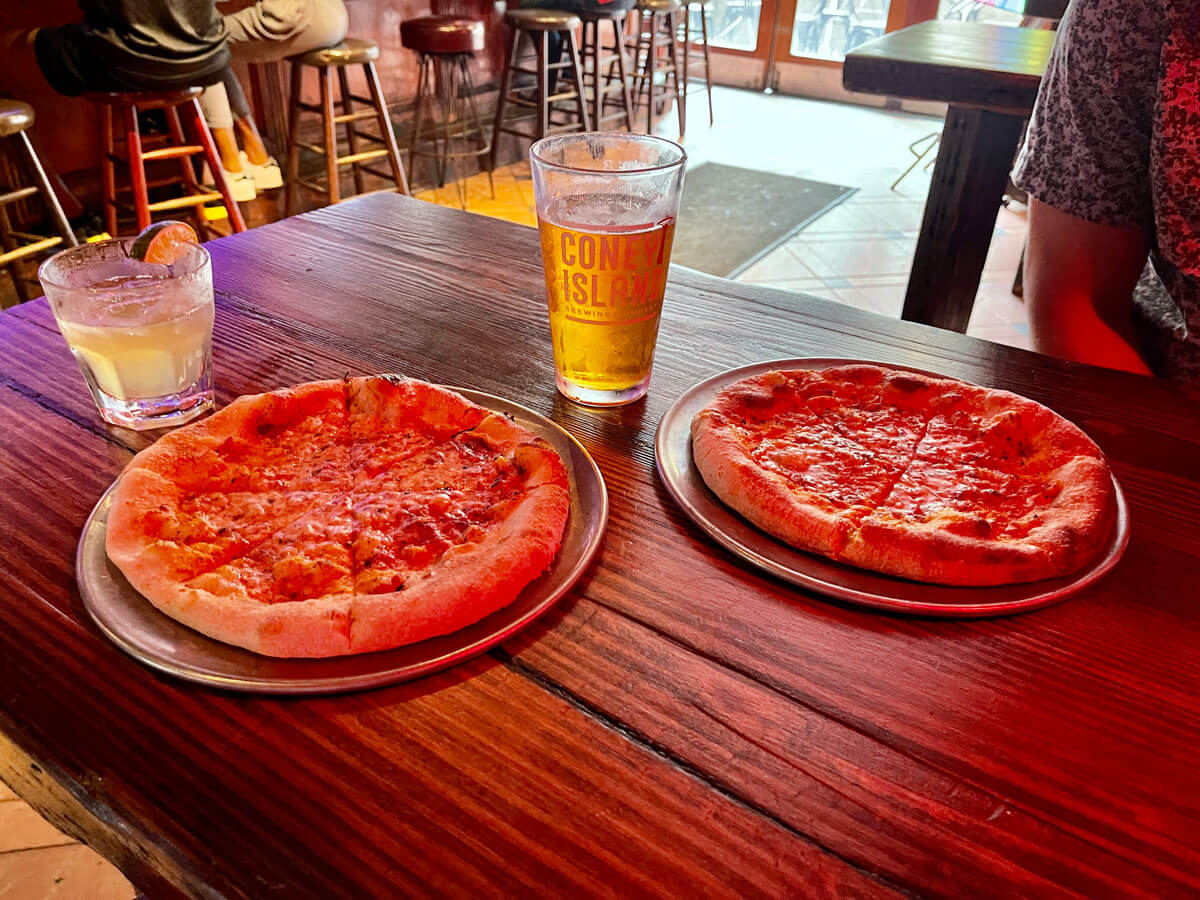free-pizza-at-the-Alligator-Lounge-in-Williamsburg-Brooklyn