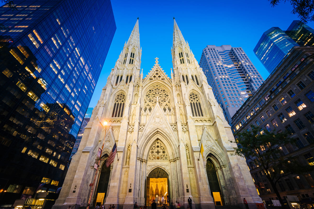 St-Patricks-Cathedral-in-NYC-at-night