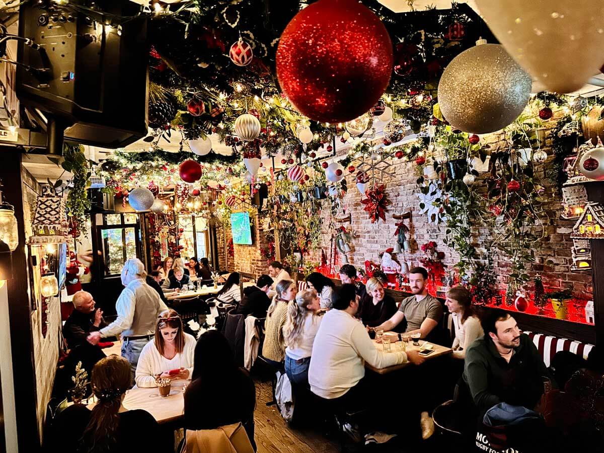 Loreley-Beer-Garden-at-Christmas-in-NYC