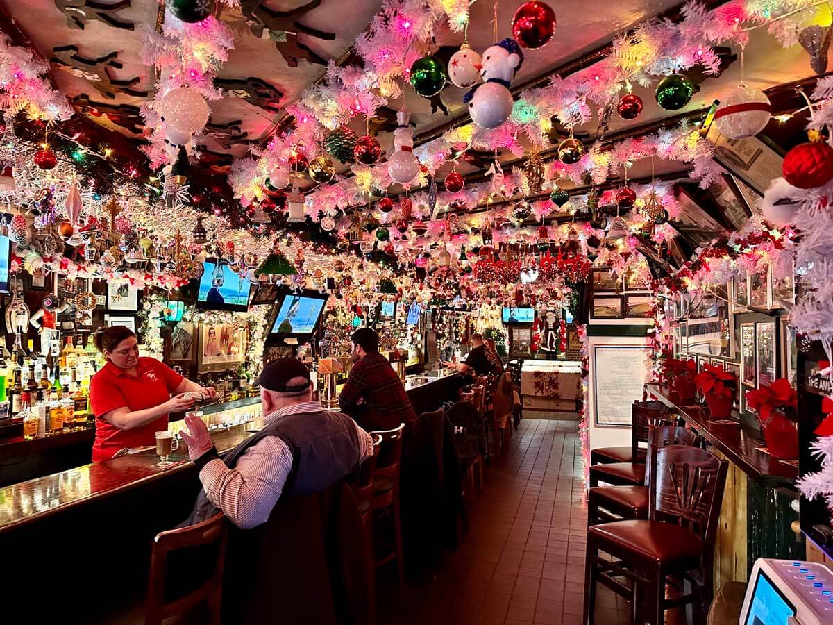 Paddy-McGuires-Ale-House-in-NYC-at-Christmas-bar