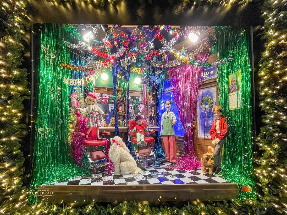 Empire-State-Building-holiday-window-display-in-New-York-City-Meowy-Christmas
