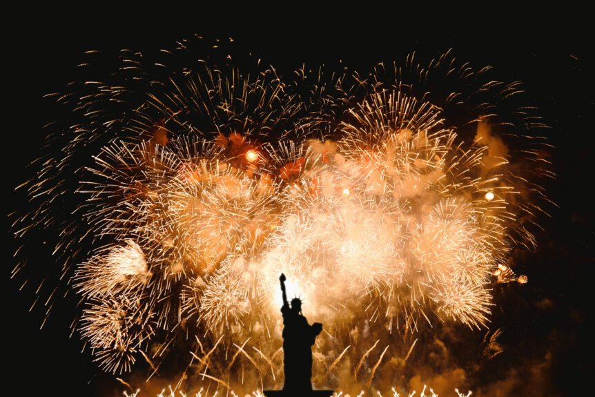 fireworks-behind-the-statue-of-liberty-in-nyc