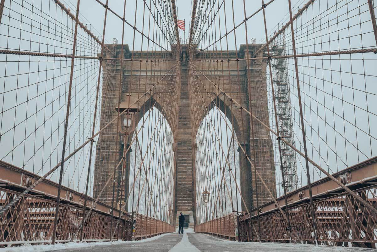 empty-brooklyn-bridge-walk-in-the-winter-in-NYC