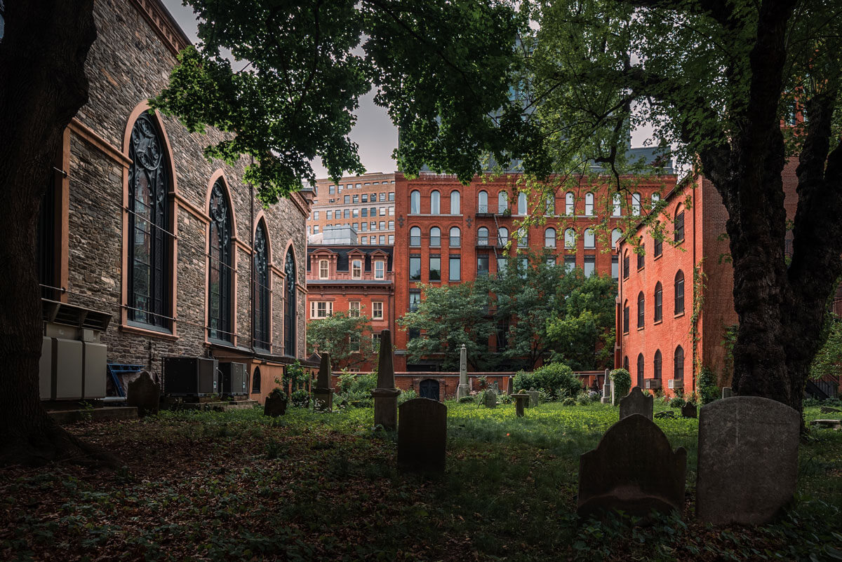 the-church-graveyard-at-the-Basilica-of-Old-St-Patricks-Cathedral-in-Nolita-in-NYC