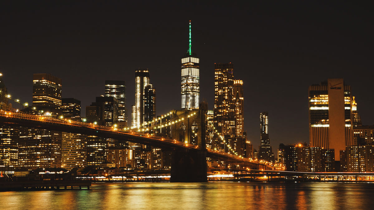 NYC-at-night-skyline-view-from-the-East-River-and-the-Brooklyn-Bridge-at-night