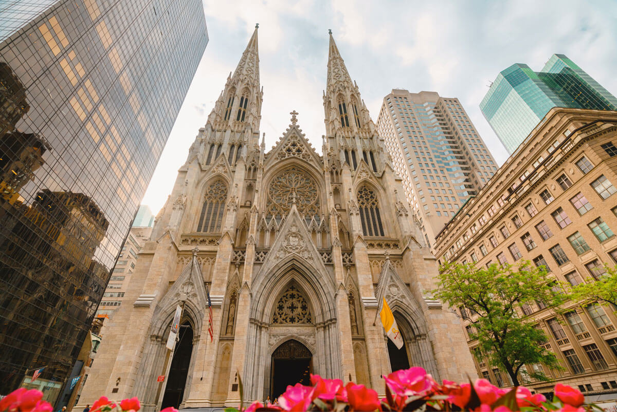 St-Patricks-Cathedral-in-NYC-in-the-spring