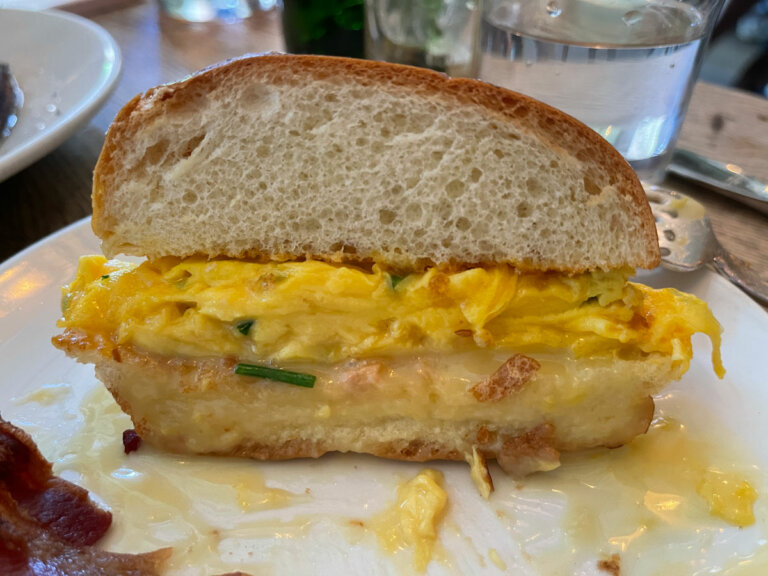 25+ BEST Brunch in NYC Right NOW! (Local Foodie’s Guide)