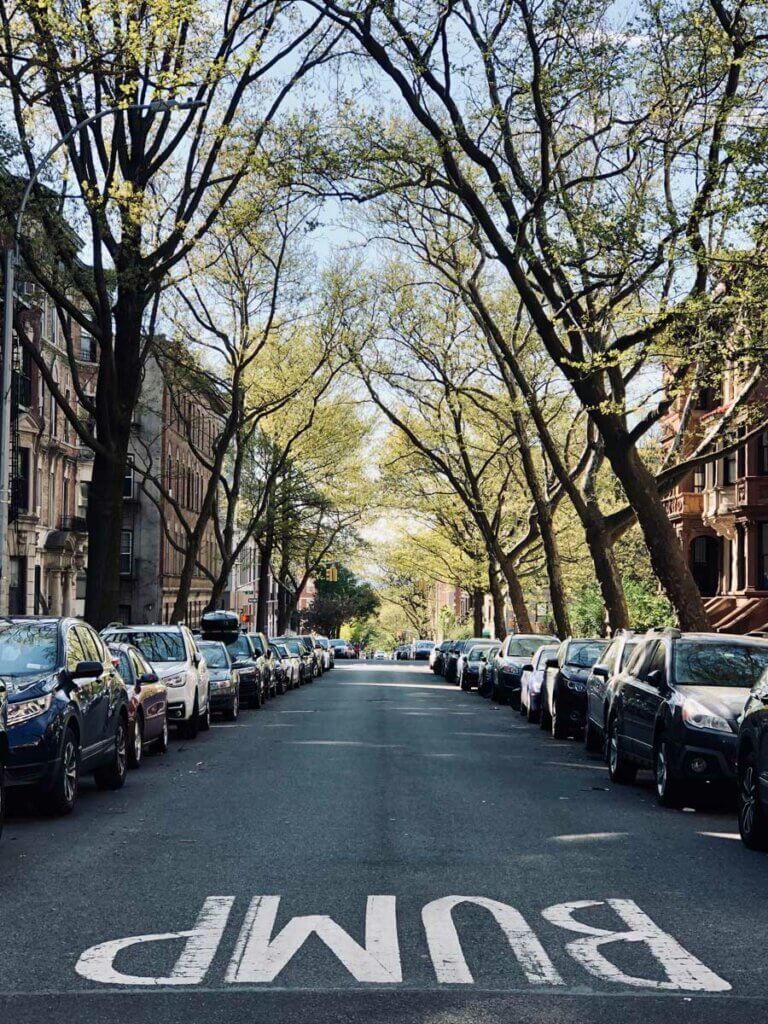 residential-parking-in-NYC-on-a-street-in-Park-Slope-Brooklyn