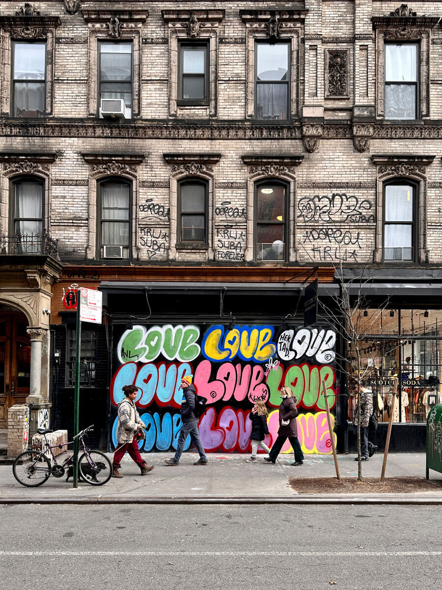 street-scene-and-love-mural-in-the-Lower-East-Side-of-Manhattan-NYC