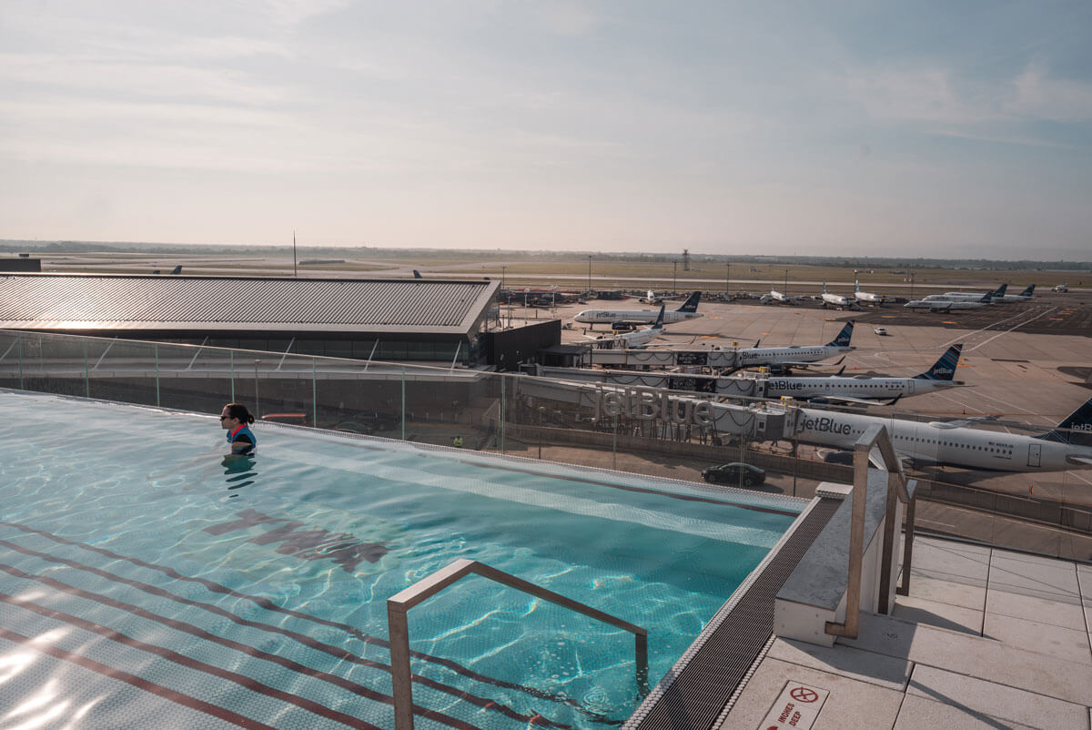 rooftop-pool-at-TWA-Hotel-overlooking-the-runway-at-JFK-Airport-in-NYC
