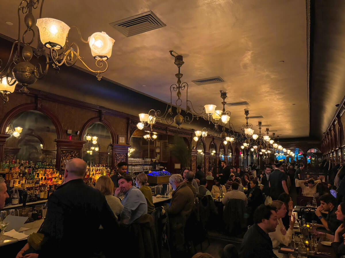 interior-of-Gage-&-Tollner-Restaurant-in-Downtown-Brooklyn-New-York