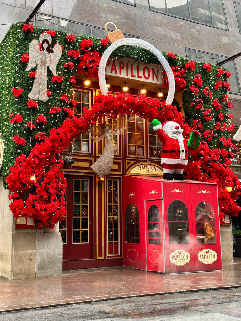Papillon-restaurant-in-NYC-decorated-for-Christmas