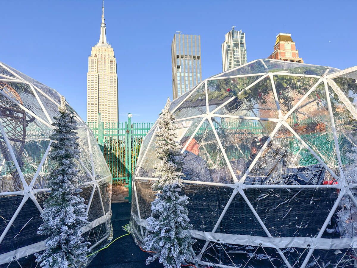 winter-igloos-at-230-Fifth-Rooftop-Bar-in-NYC-in-winter