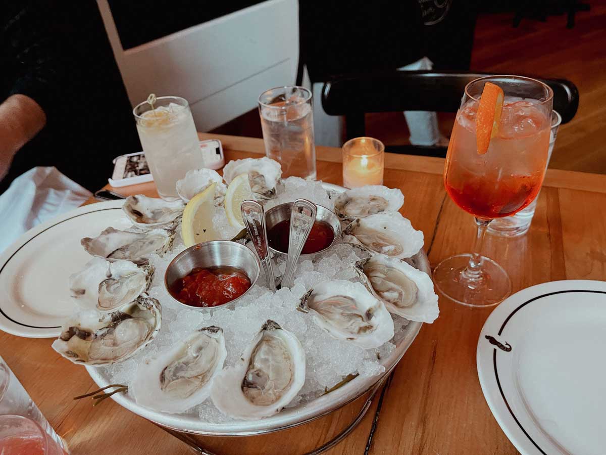 mermaid-oyster-happy-hour-in-nyc-in-the-chelsea-location