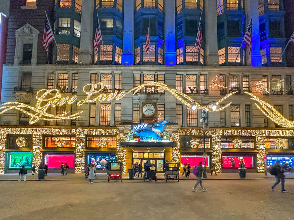 the-exterior-of-Macy's-Herald-Square-decorated-for-Christmas-in-New-York-City