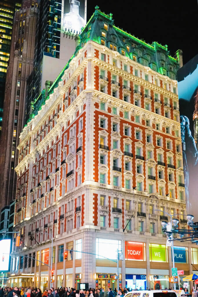 exterior-of-the-Knickerbocker-Hotel-in-Times-Square-at-night